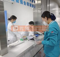 医院后勤运送工人操作